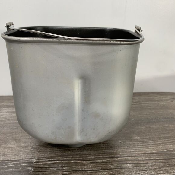 Sunbeam Bread Maker Model 5891 Pan & Paddle Only replacement parts - Picture 4 of 8